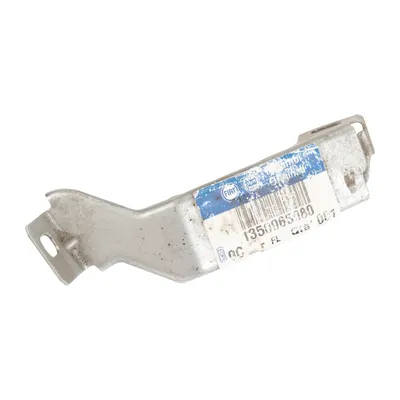 Halter vorne links am Kotflügel